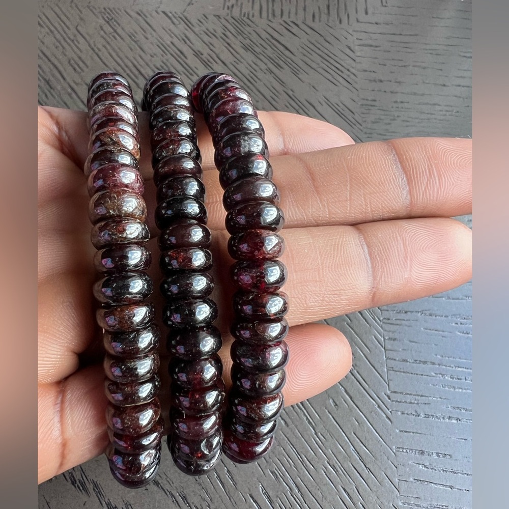 Garnet donut bracelet 6.5’ - Picture 4 of 6